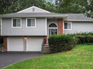 6 Deepdale Dr, Rocky Point, NY 11778