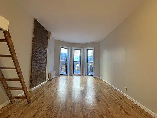 Rented by Tourma Realty LLC | media 35