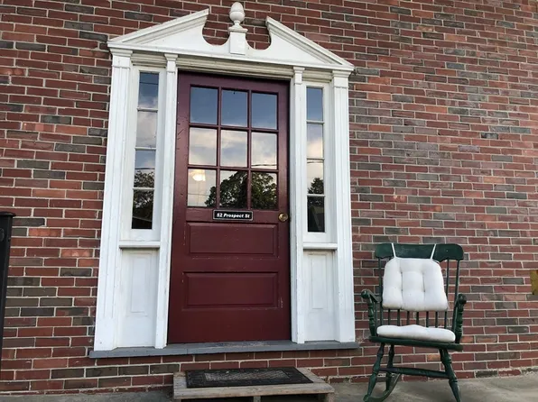 52 Prospect St APT C, Greenfield, MA 01301