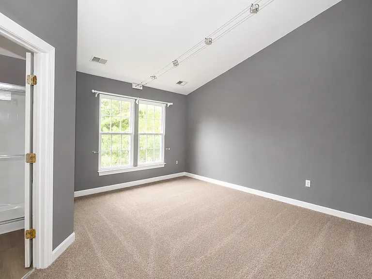 2218 Mears Ln — Photo 11
