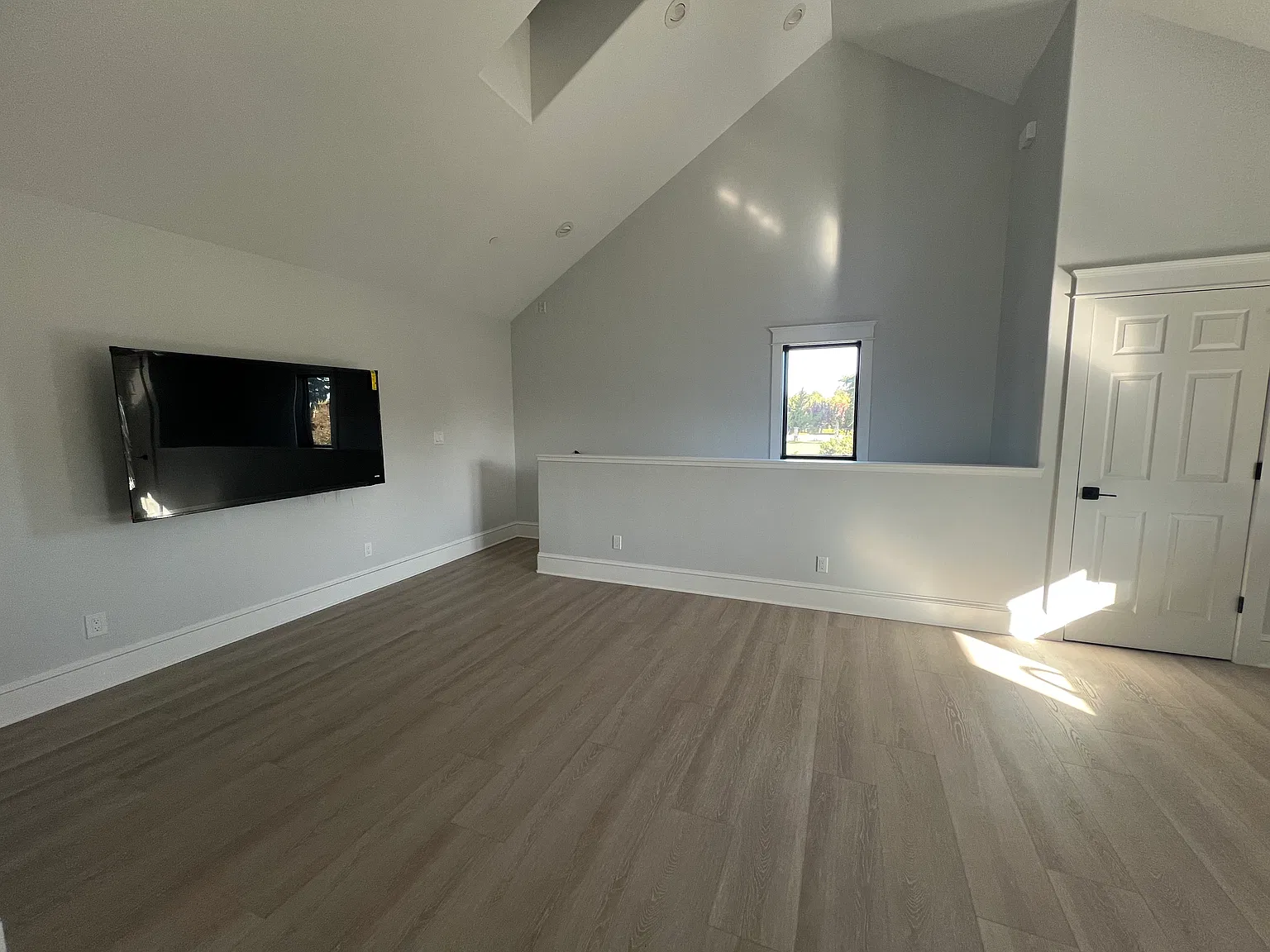 2 bed, 900 sqft, $2,950 — Photo 2