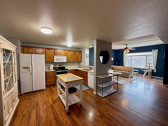 3rd image of 400 Richmond St #417