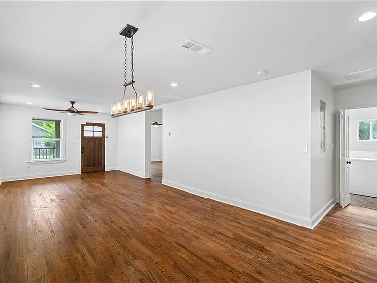 1060 Regent St SW — Photo 15