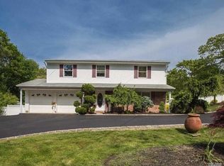 391 Hoffman Ln, Hauppauge, NY 11788