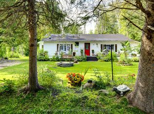 22 Balsam St, Tiny, ON L0L 1P1