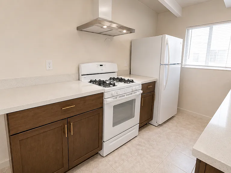 1448 Modoc Ave — Photo 12