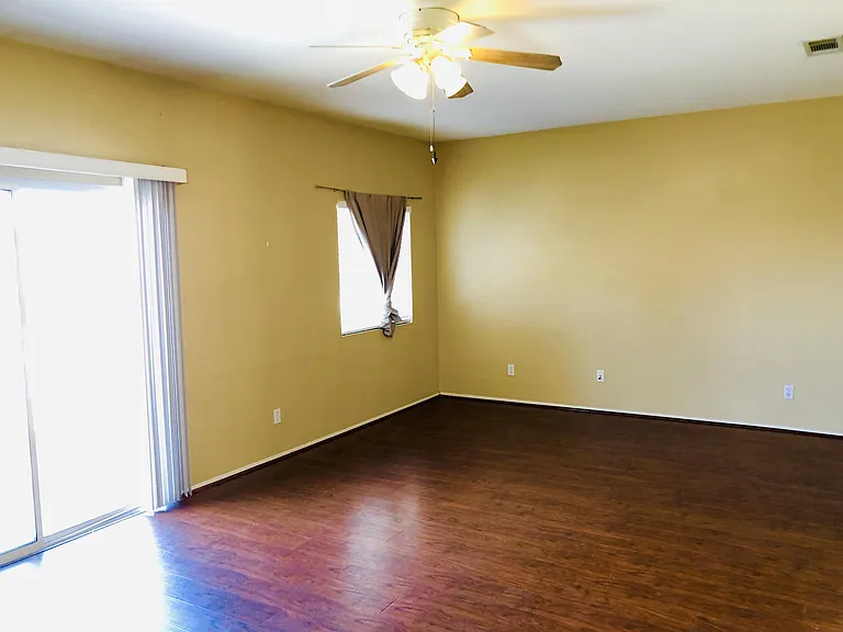27540 Canterbury St — Photo 27