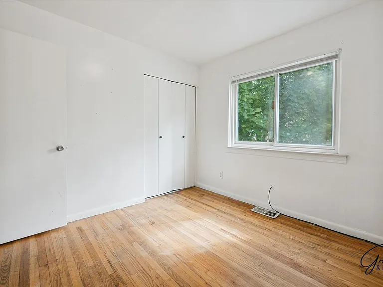 22843 Lambrecht Ave — Photo 9