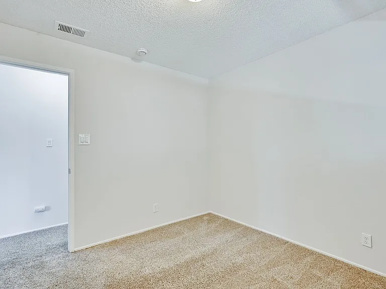 6063 Pineland Ave — Photo 24