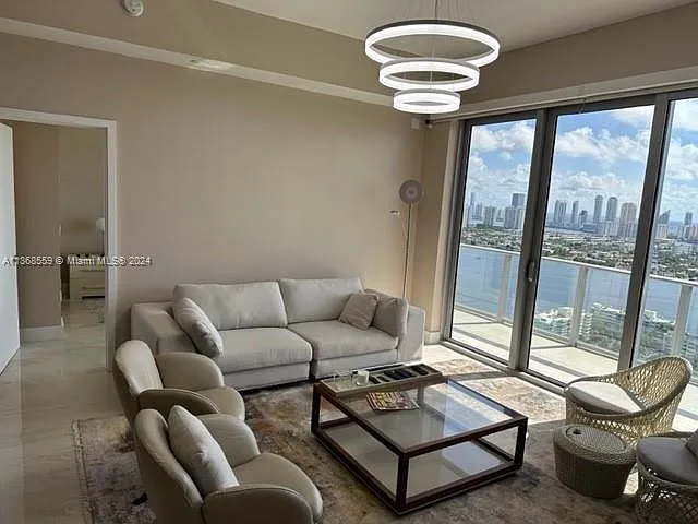 3 bed, 2000 sqft, $10,000 — Photo 3