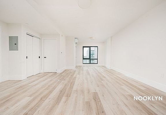 4th image of 1510 Gates Ave #406