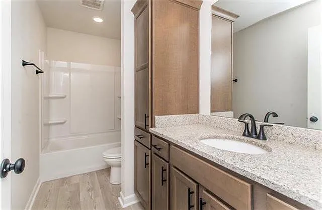 3 bed, 2.0 bath, 1369 sqft, $1,750 — Photo 3