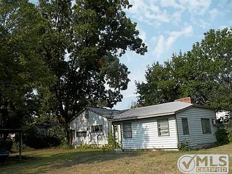 4th image of 3509 Stanley Ave