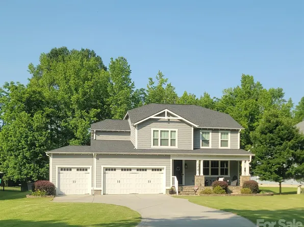 174 Country Lake Dr, Mooresville, NC 28115