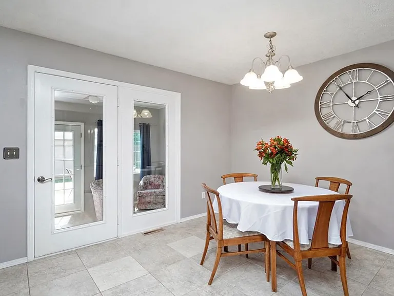 2540 W Delmar St — Photo 15