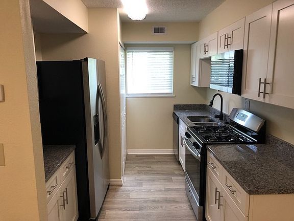 4th image of 1050 Wayne Ave APT 36