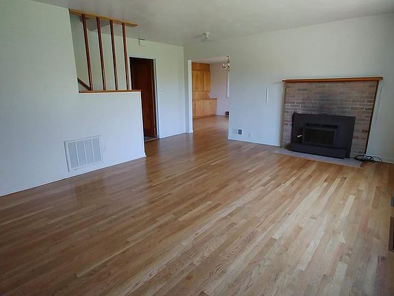 2nd image of 1225 NE Orchard Dr