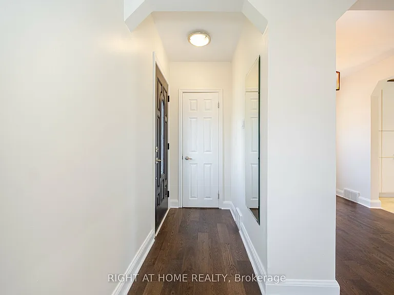 154 Martin Grove Rd — Photo 5