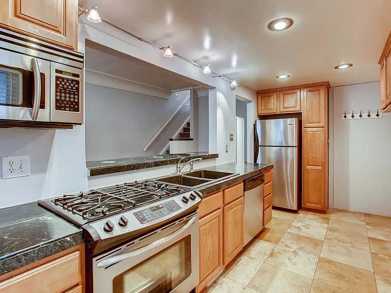 1140 Milwaukee St — Photo 4