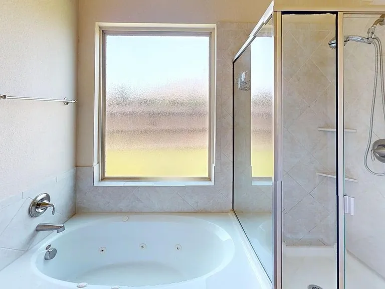 400 Plum Ct — Photo 3