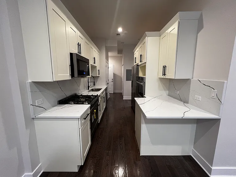 4819 Main St #202 — Photo 8