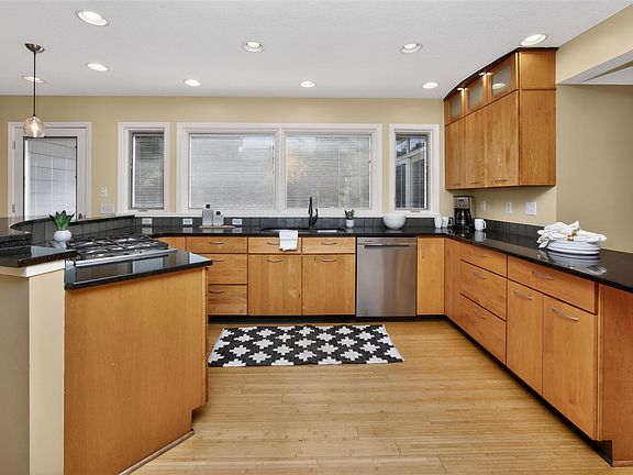 3rd image of 9104 Tanglewood Dr