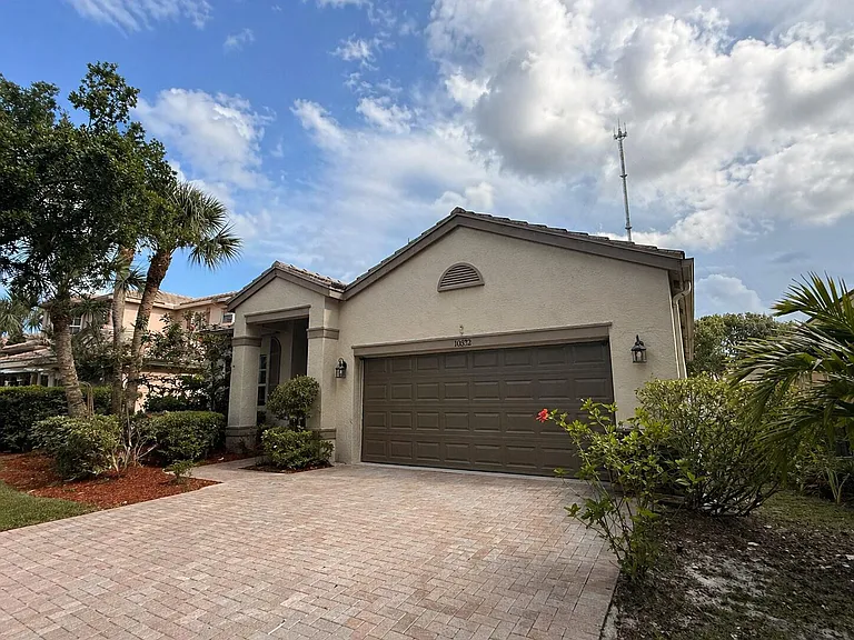 10372 Old Winston Ct — Photo 3