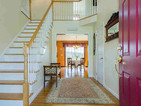 4th image of 32 Brookside Ln