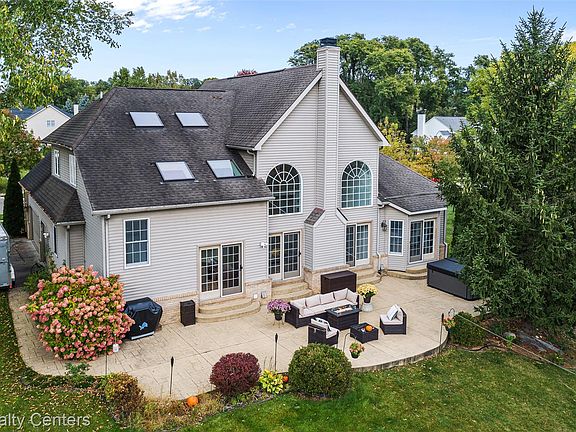 3rd image of 2077 Applebrook Dr