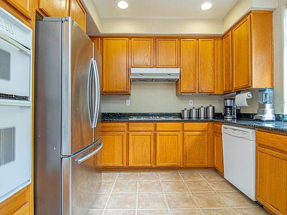 3rd image of 9100 Avezan Way