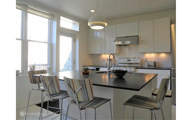 Rented by Douglas Elliman | media 33