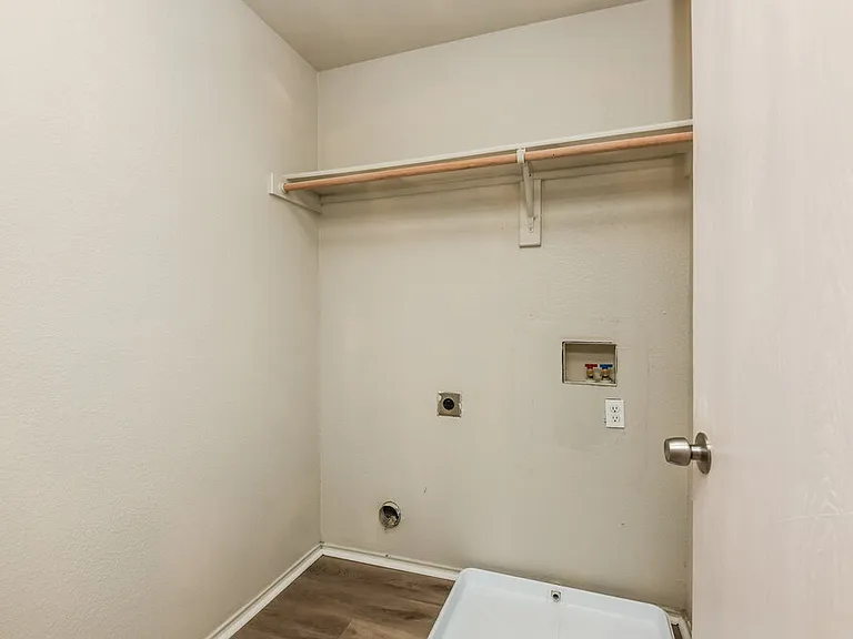 1528 Pine Ln — Photo 10