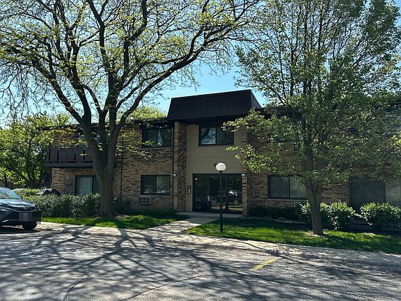 2nd image of 2624 N Windsor Dr