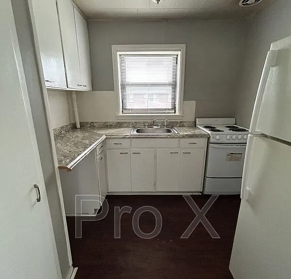 126 E 13th St #5 — Photo 3