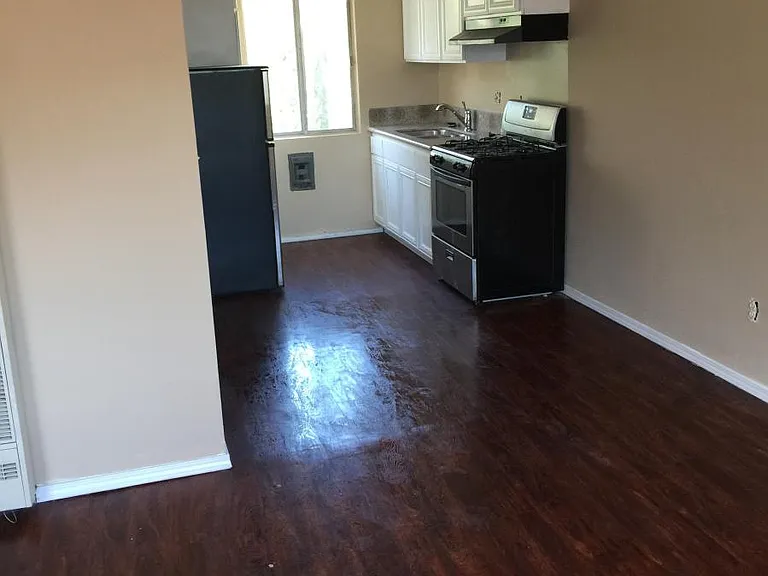 1941 Wilcox Ave #10 — Photo 8