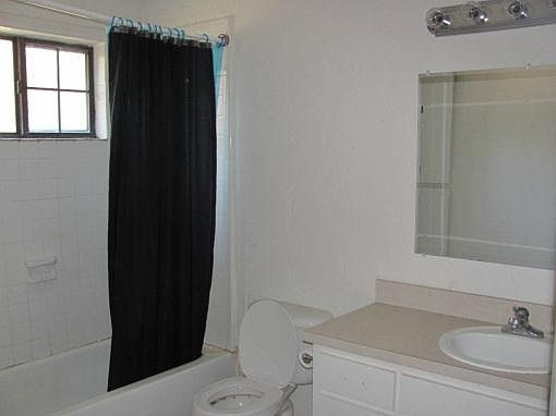 5th image of 109 NW 264th St