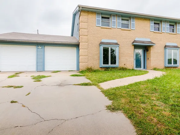 1330 Rockledge Dr, Junction City, KS 66441