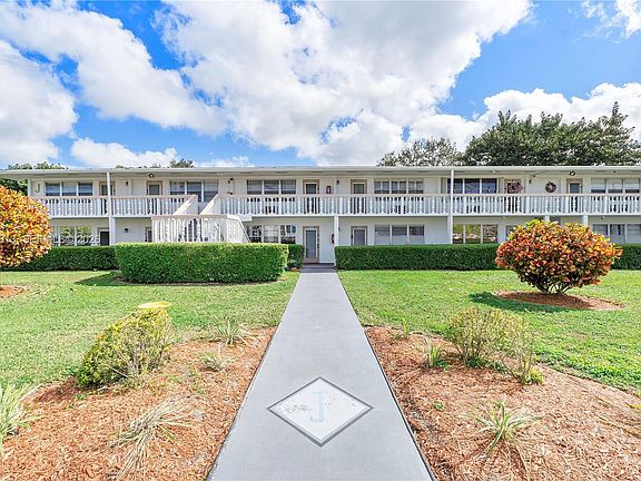 2nd image of 143 Oakridge Cir #143-J