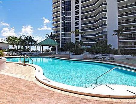 5th image of 16711 Collins Ave