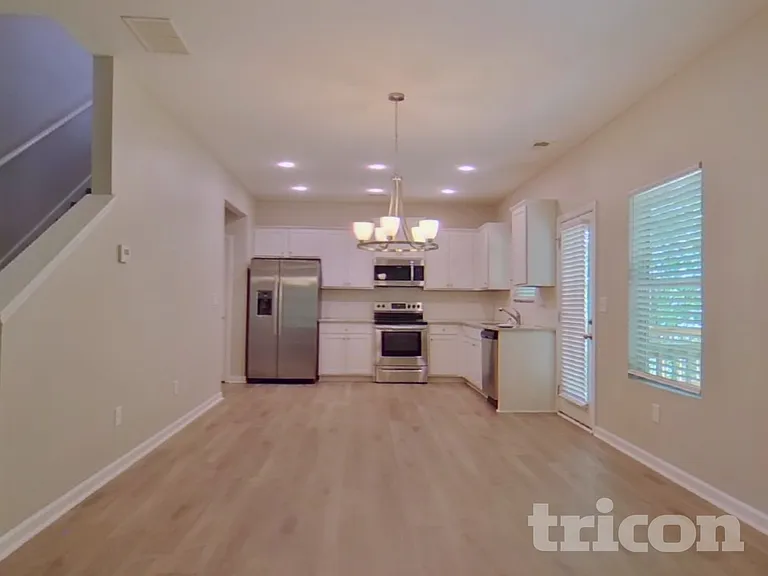 333 Daffodil Dr — Photo 3