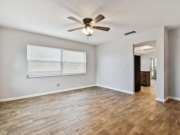 4th image of 2075 Los Lomas Dr