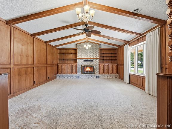 5th image of 401 Moore Ln