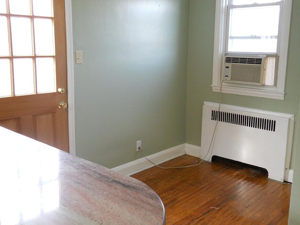 Kitchen Dining Area