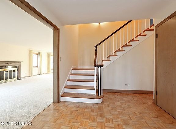 2nd image of 605 Hawthorne Blvd