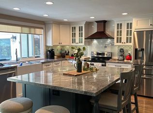 9 Yerba Pl, Santa Rosa, CA 95409