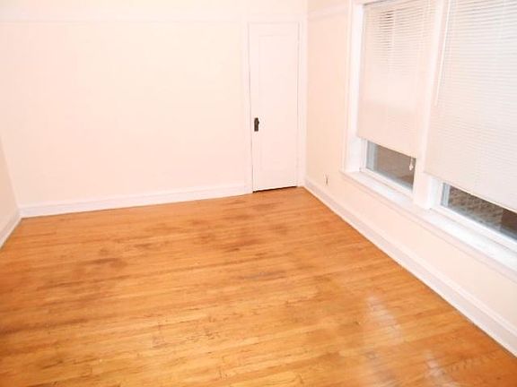 2nd image of 5212 N Damen Ave