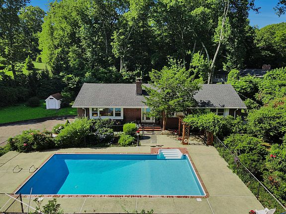 5th image of 14A Berry Hill Rd