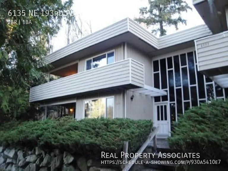 6135 NE 193rd Pl #LOWER LEFT — Photo 1