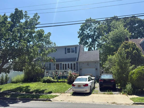 167 Block Blvd, Massapequa Park, NY 11762