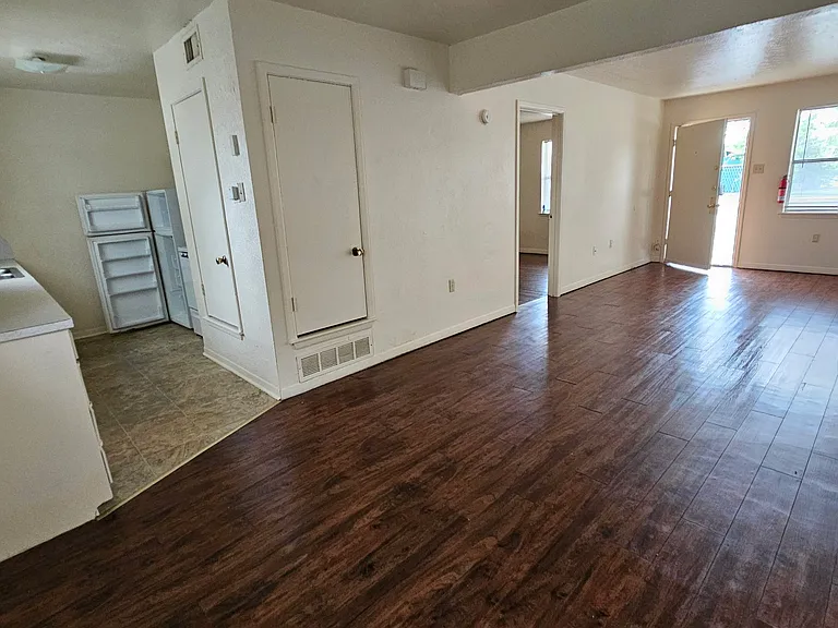 102 E Avenue A #1 — Photo 6